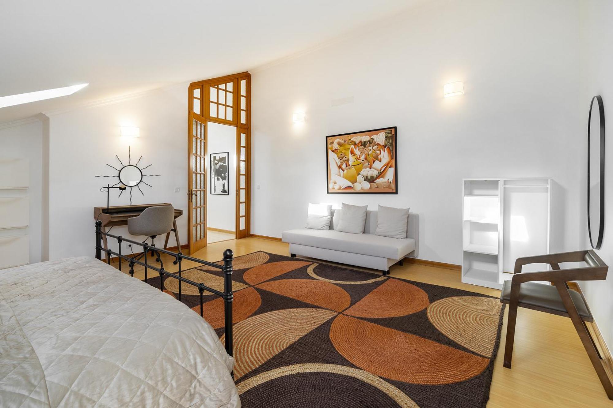 Whome Surfer's Paradise Retreat: Digital Nomads & Remote Workers
